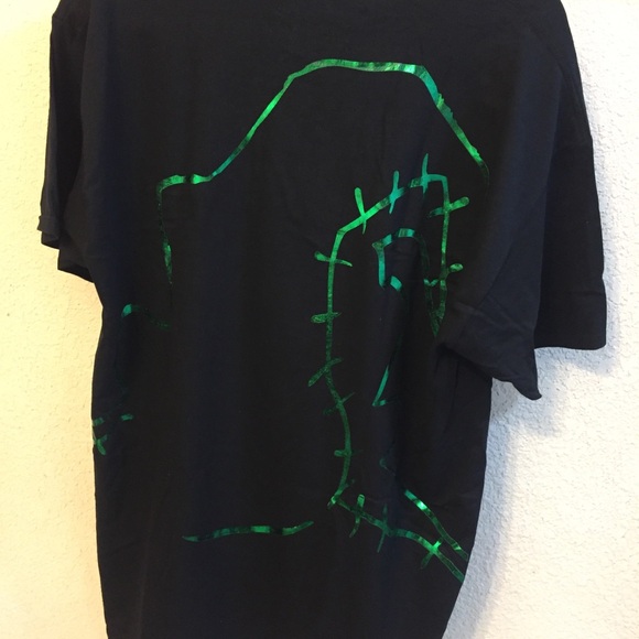 Disney Oggie  Boggie T-shirt - Picture 8 of 8